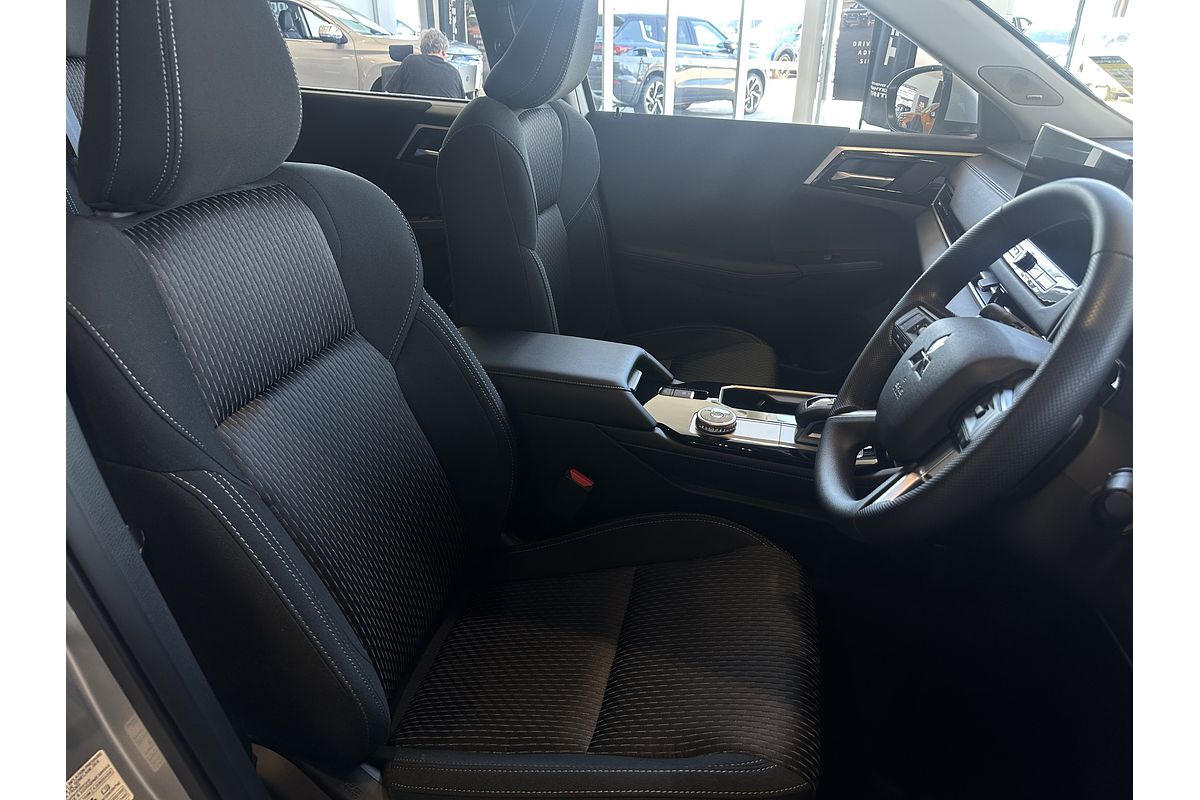 2025 Mitsubishi Outlander ES ZM