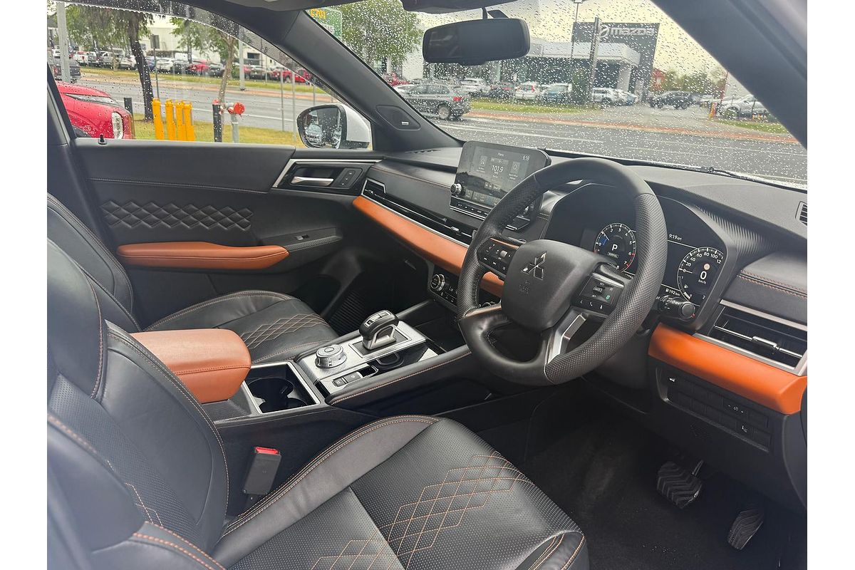 2023 Mitsubishi Outlander Exceed Tourer ZM