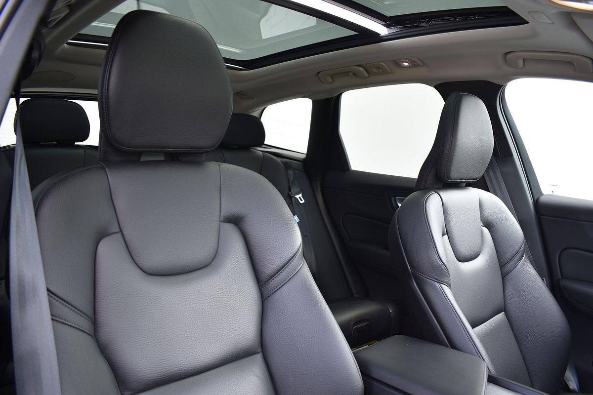 2023 Volvo XC60 Ultimate B5 Bright