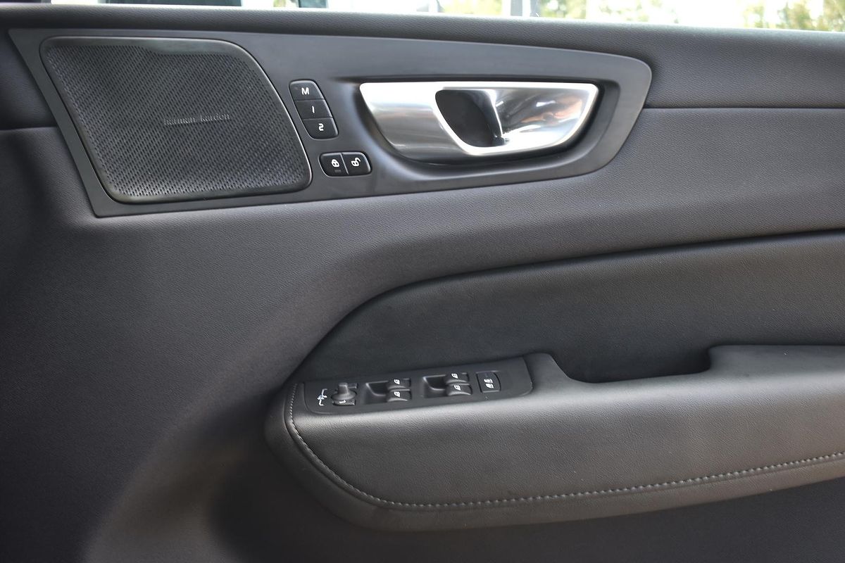 2023 Volvo XC60 Ultimate B5 Bright