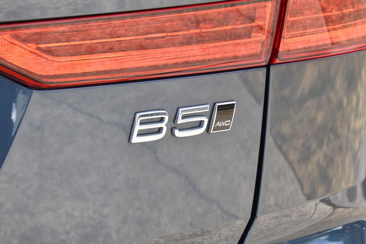 2023 Volvo XC60 Ultimate B5 Bright