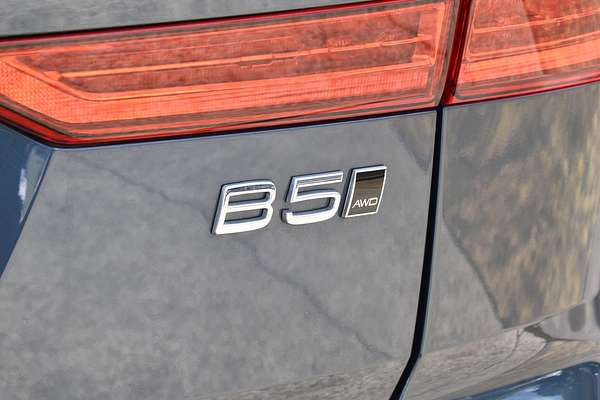 2023 Volvo XC60 Ultimate B5 Bright