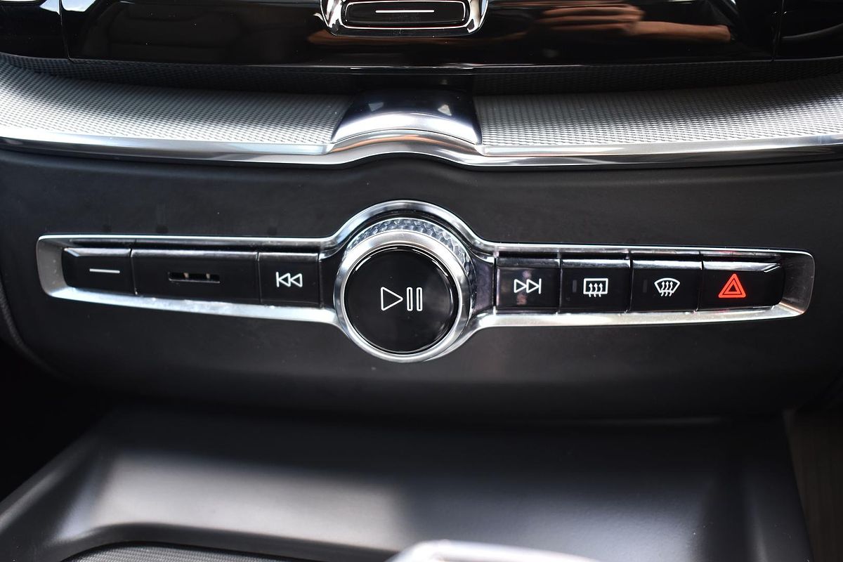 2023 Volvo XC60 Ultimate B5 Bright