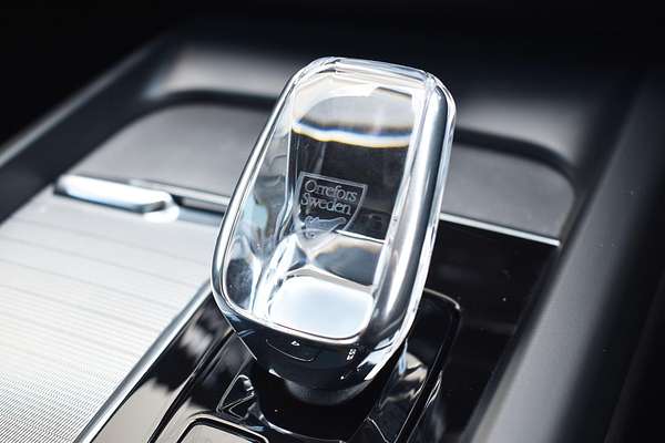 2023 Volvo XC60 Ultimate B5 Bright