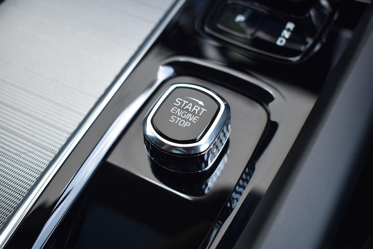 2023 Volvo XC60 Ultimate B5 Bright