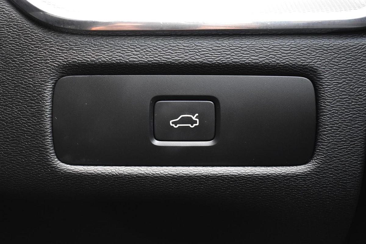 2023 Volvo XC60 Ultimate B5 Bright