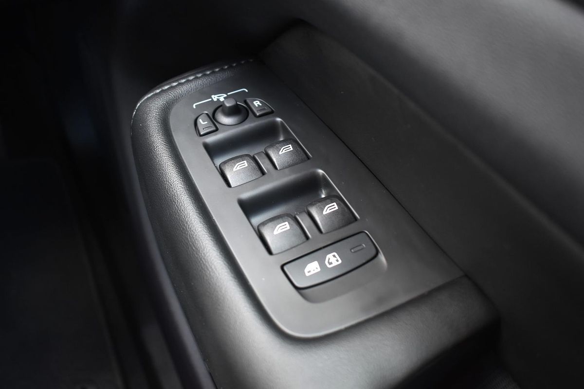 2024 Volvo XC60 Ultimate B5 Bright