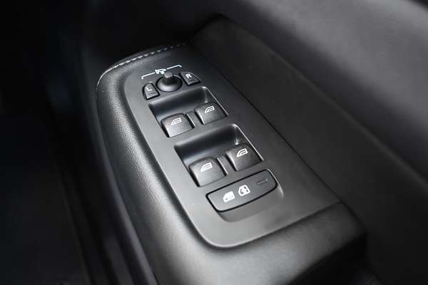 2024 Volvo XC60 Ultimate B5 Bright