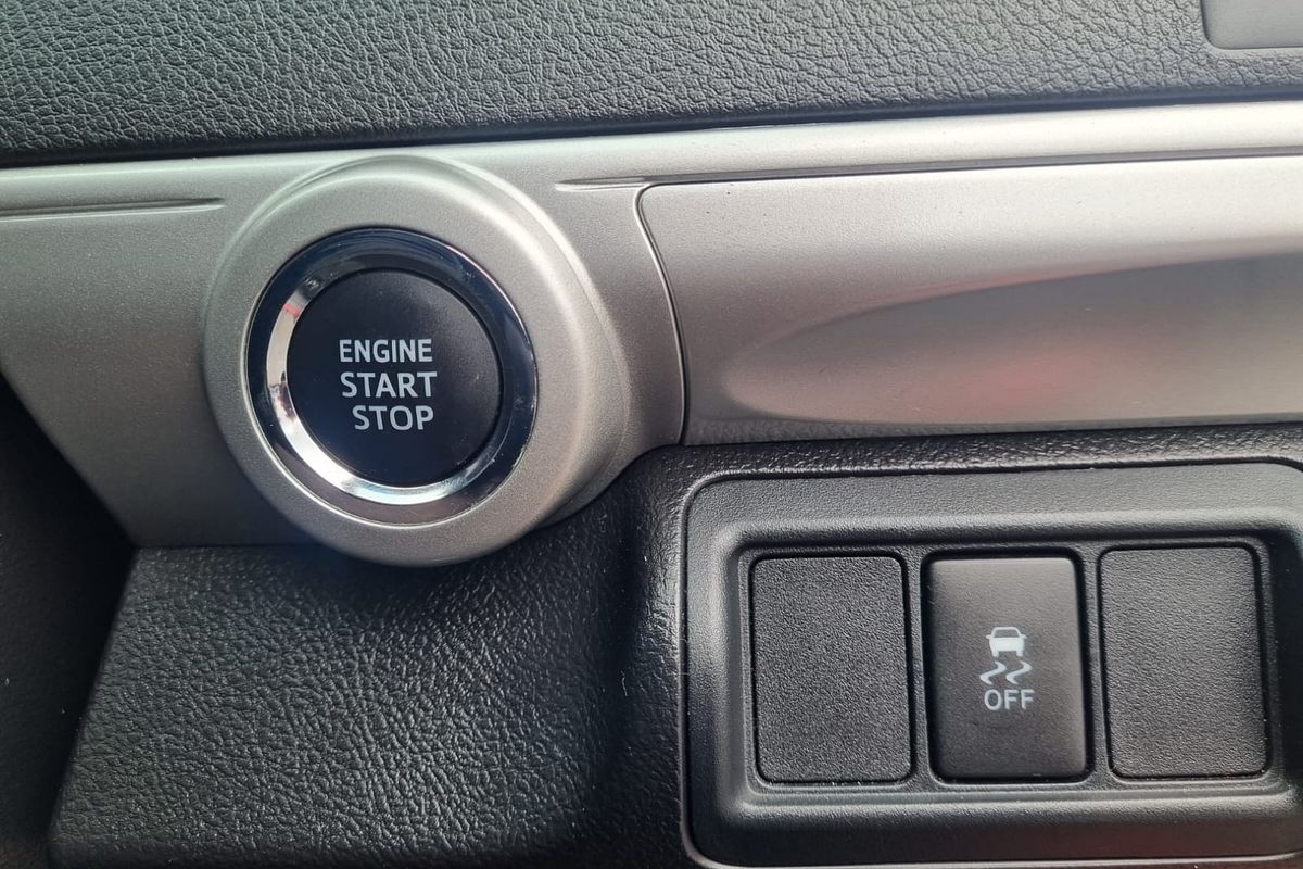 2016 Toyota Camry Atara S ASV50R