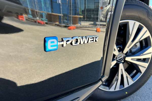 2025 Nissan X-TRAIL ST-L e-POWER T33