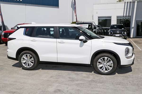 2025 Mitsubishi Outlander ES ZM