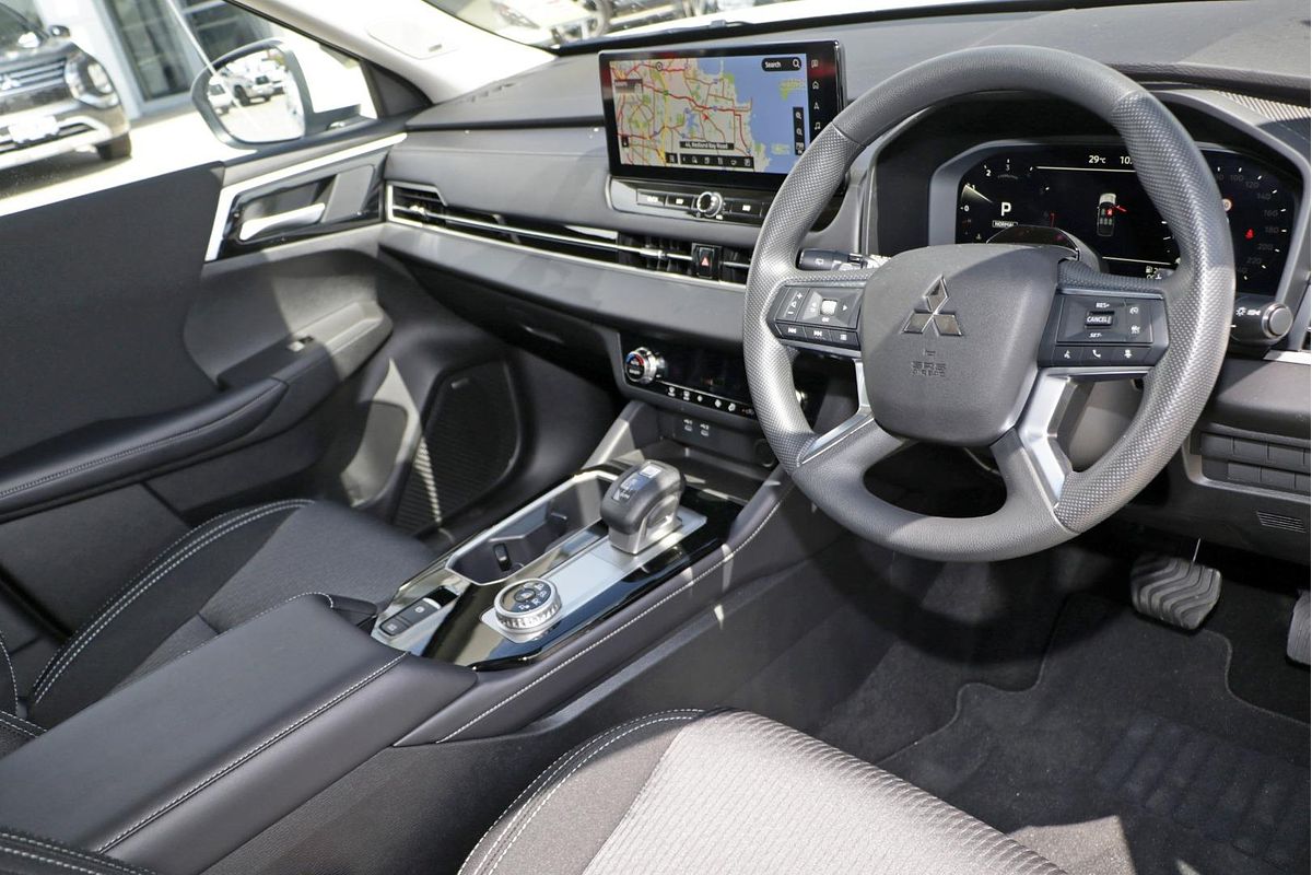 2025 Mitsubishi Outlander ES ZM