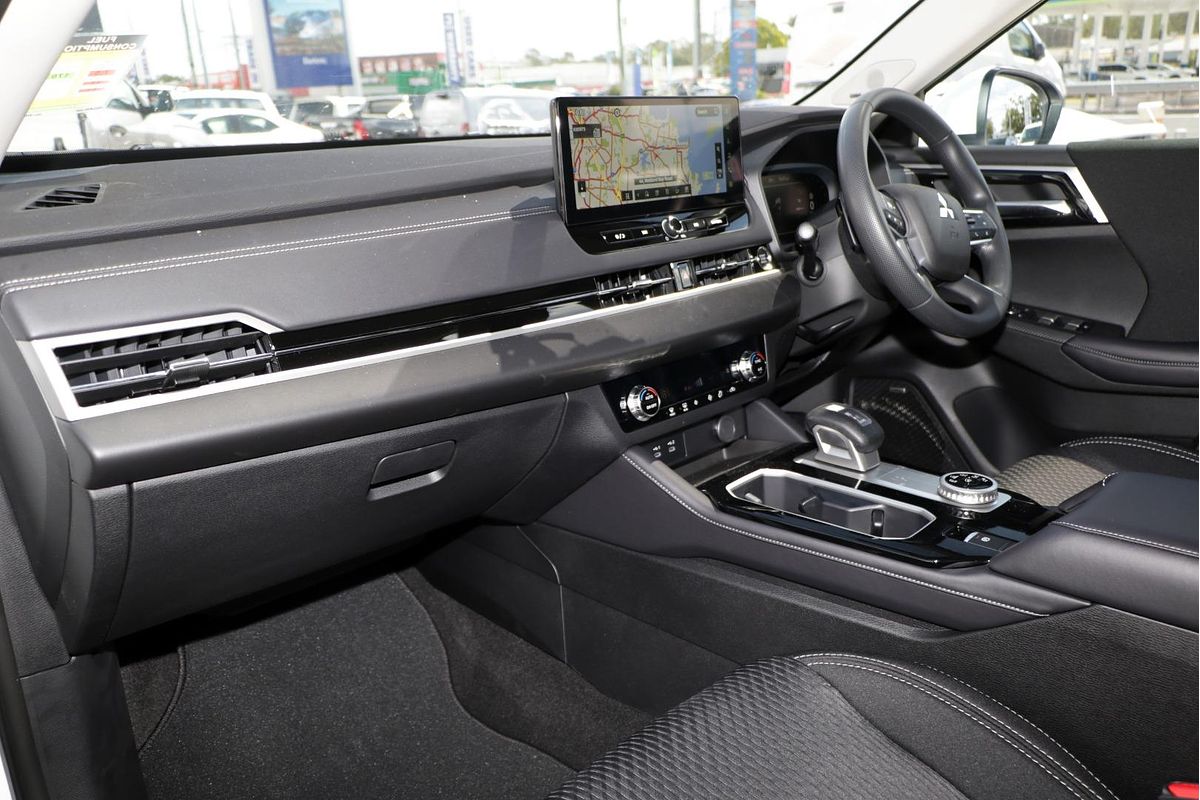 2025 Mitsubishi Outlander ES ZM