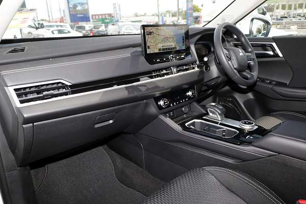 2025 Mitsubishi Outlander ES ZM