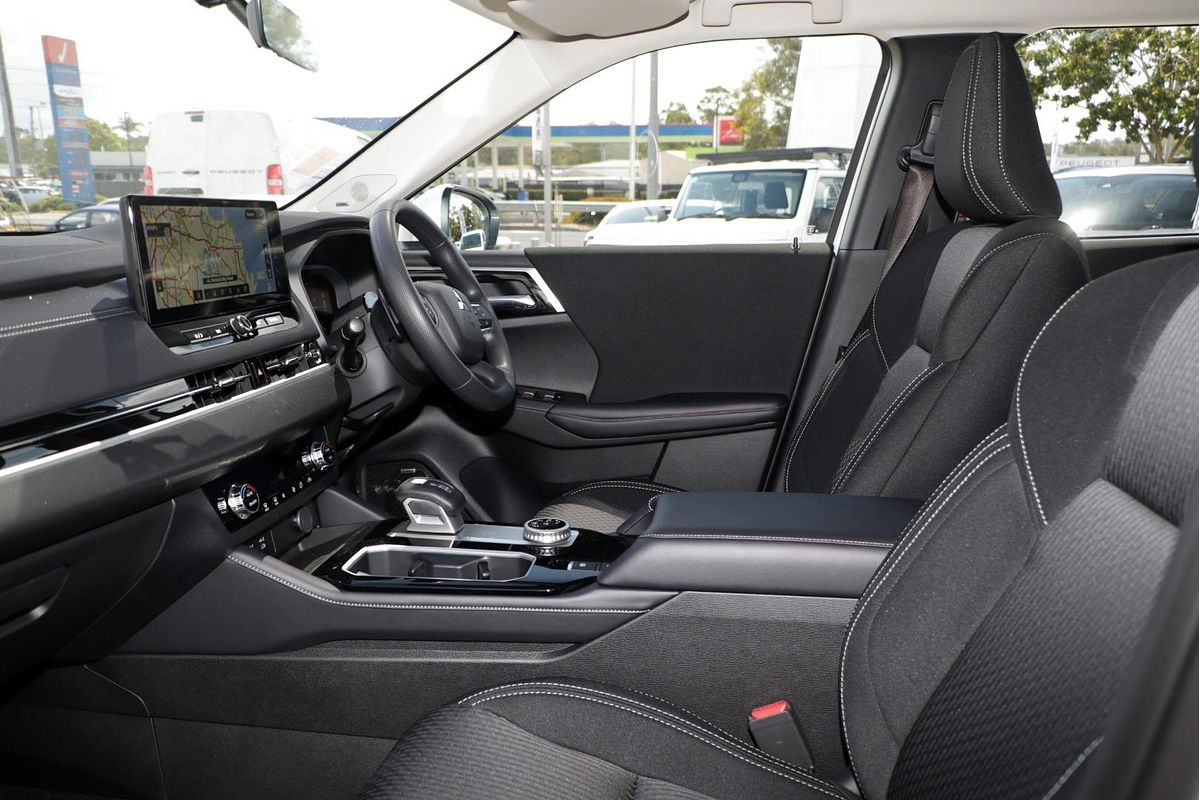 2025 Mitsubishi Outlander ES ZM