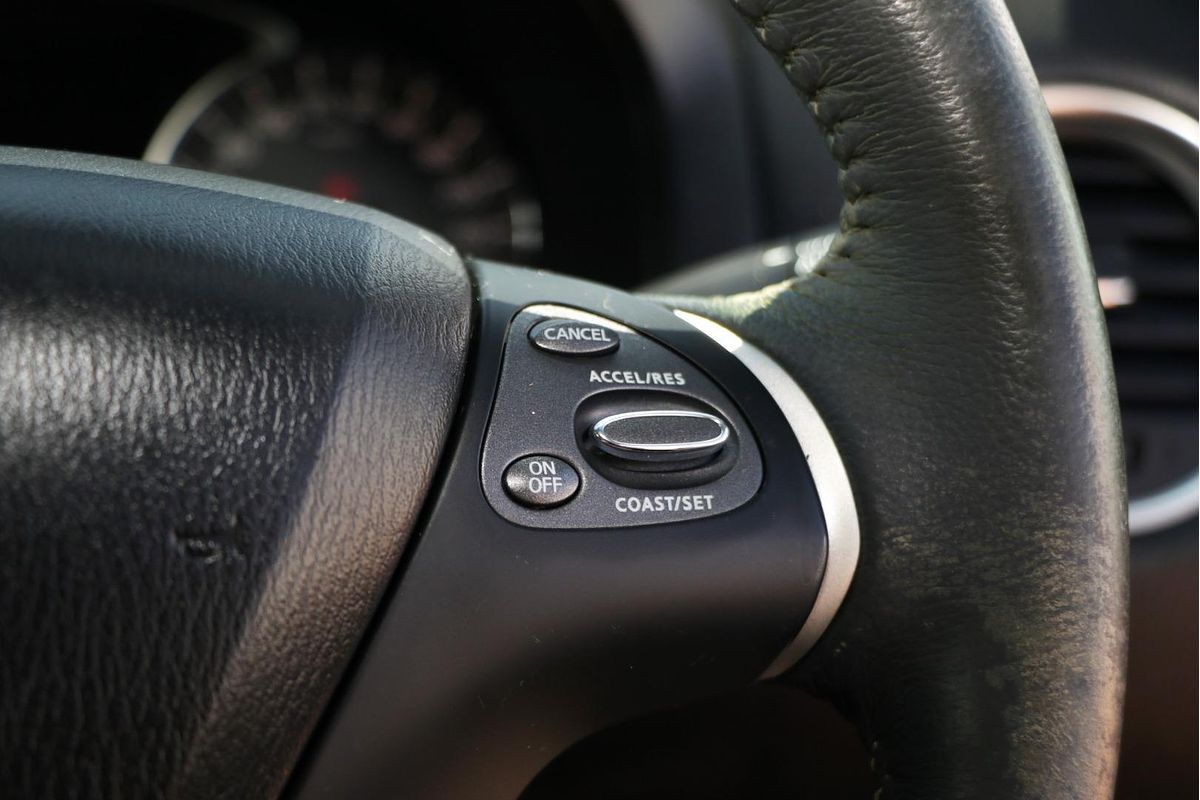 2015 Nissan Pathfinder ST R52