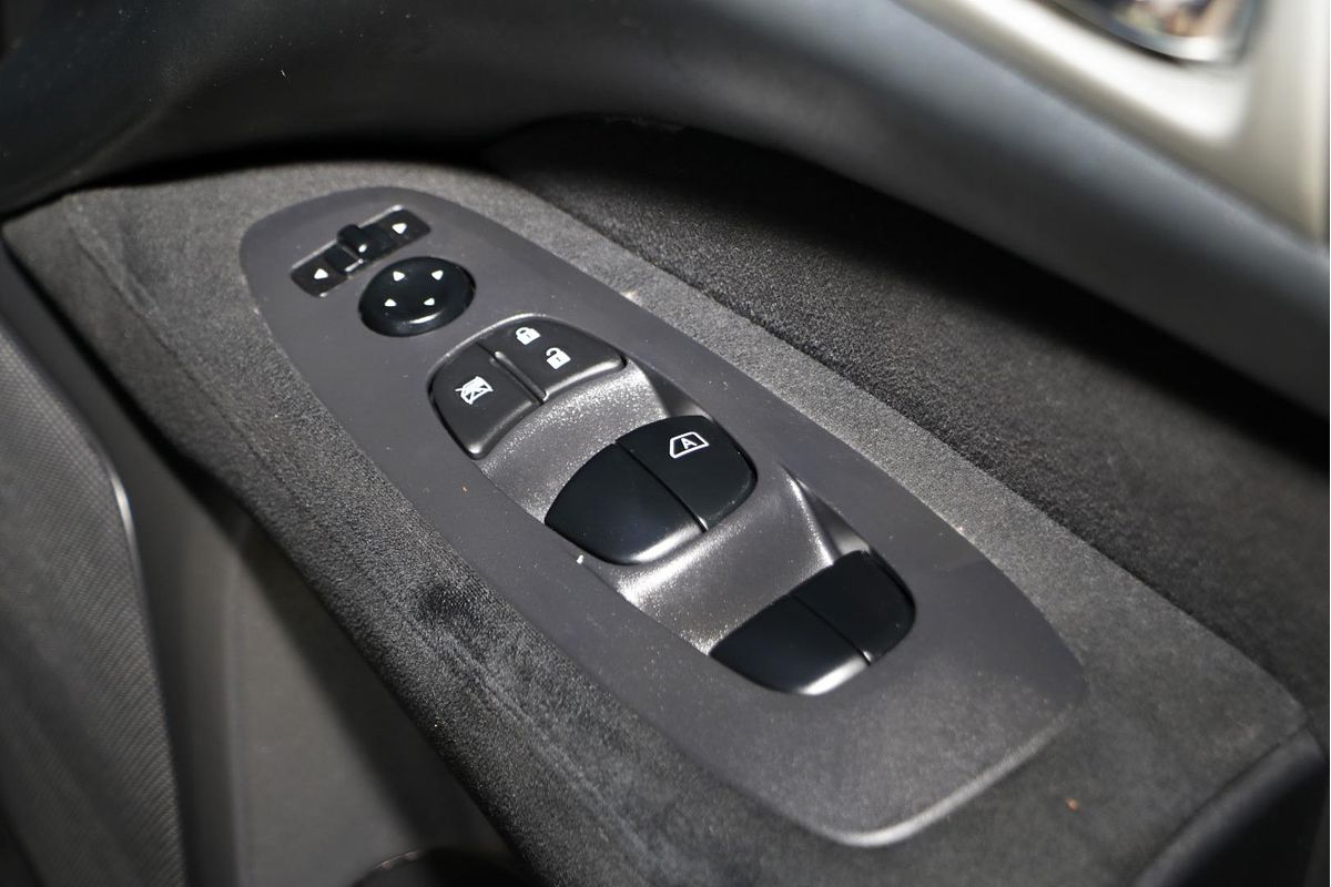 2015 Nissan Pathfinder ST R52