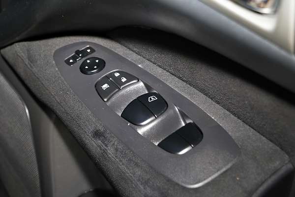 2015 Nissan Pathfinder ST R52