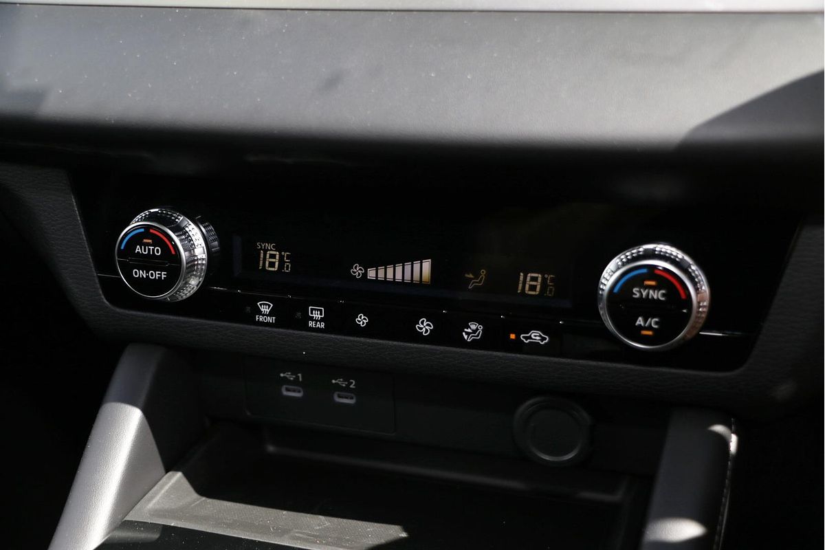 2025 Mitsubishi Outlander ES ZM