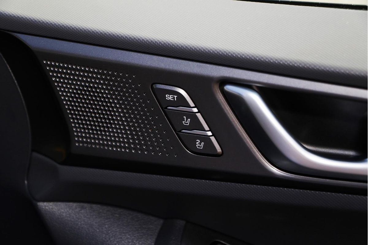 2020 Hyundai IONIQ Plug-in Premium AE.3