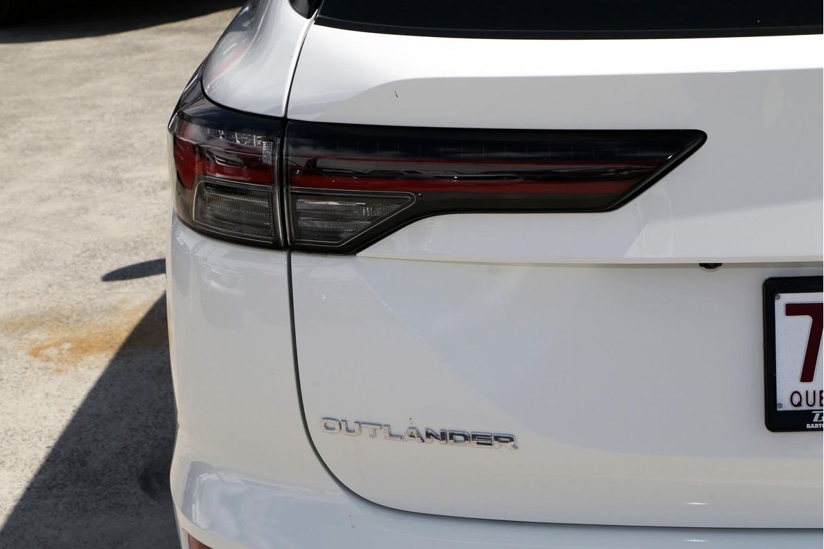 2025 Mitsubishi Outlander ES ZM