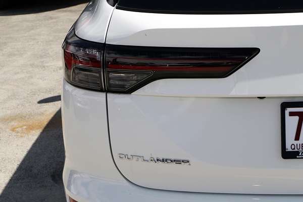 2025 Mitsubishi Outlander ES ZM