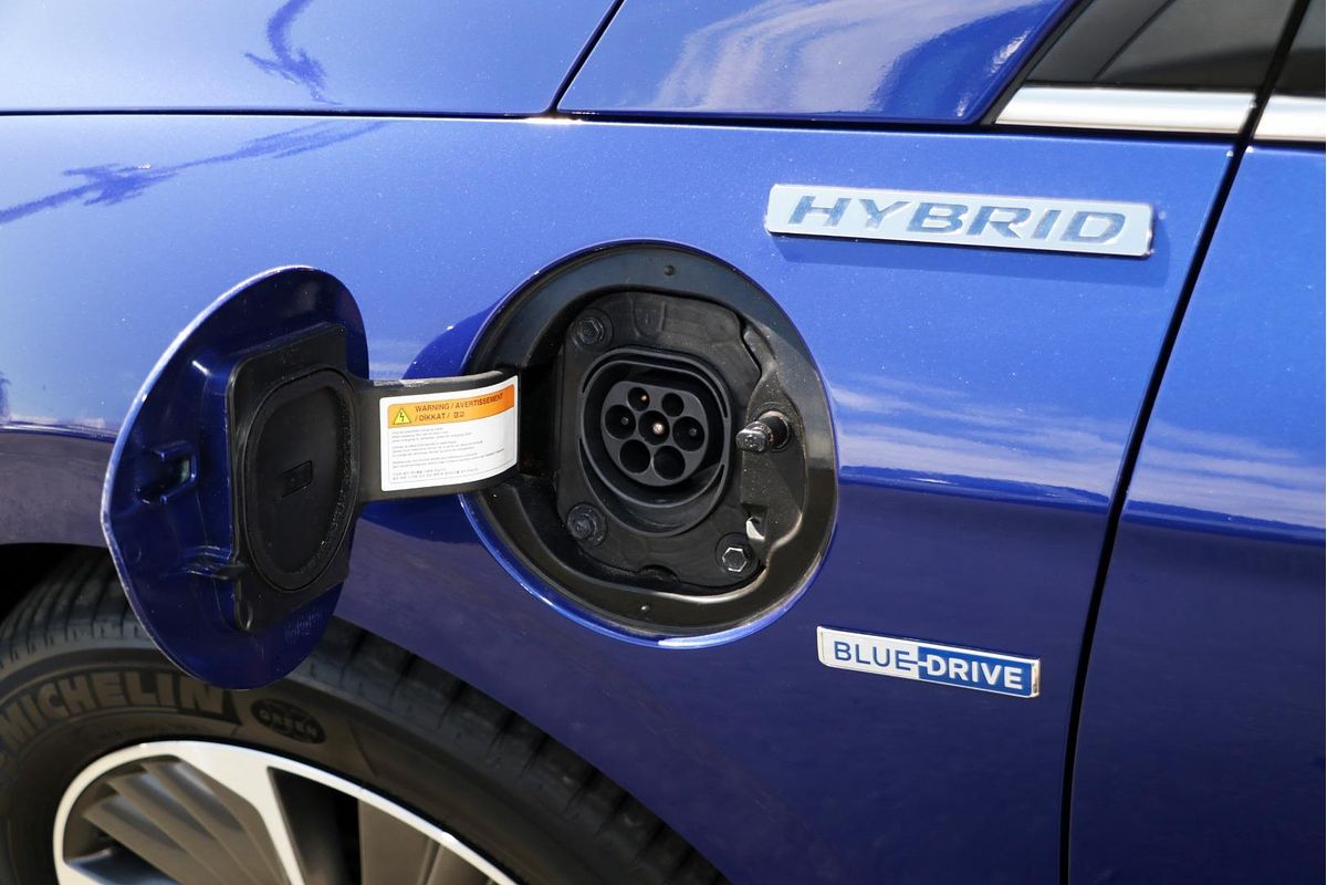 2020 Hyundai IONIQ Plug-in Premium AE.3