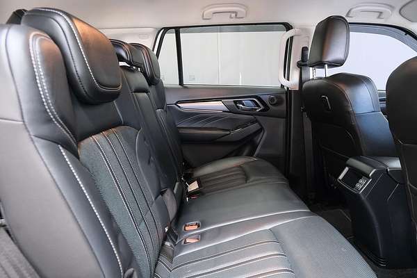 2022 Isuzu MU-X LS-T