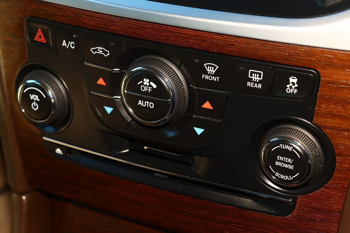 2013 Chrysler 300 C LX