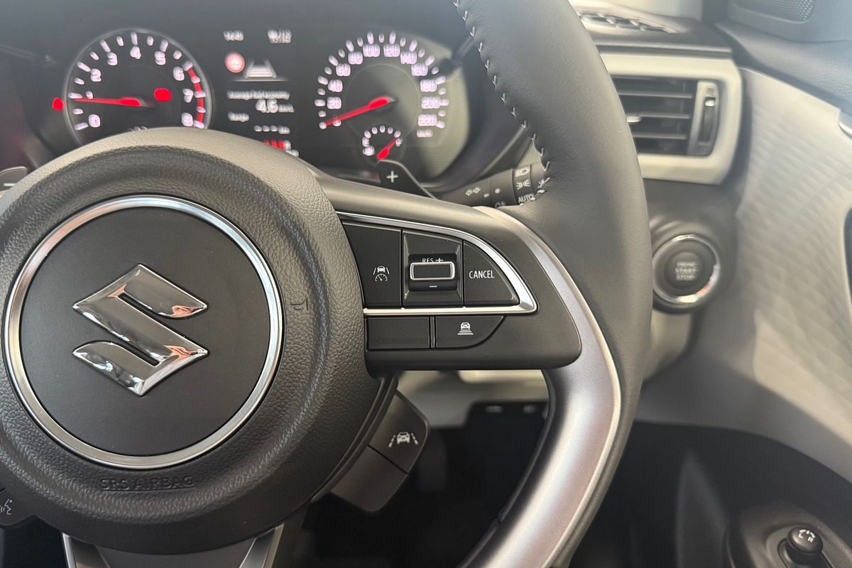 2025 Suzuki Swift Hybrid GLX UZ