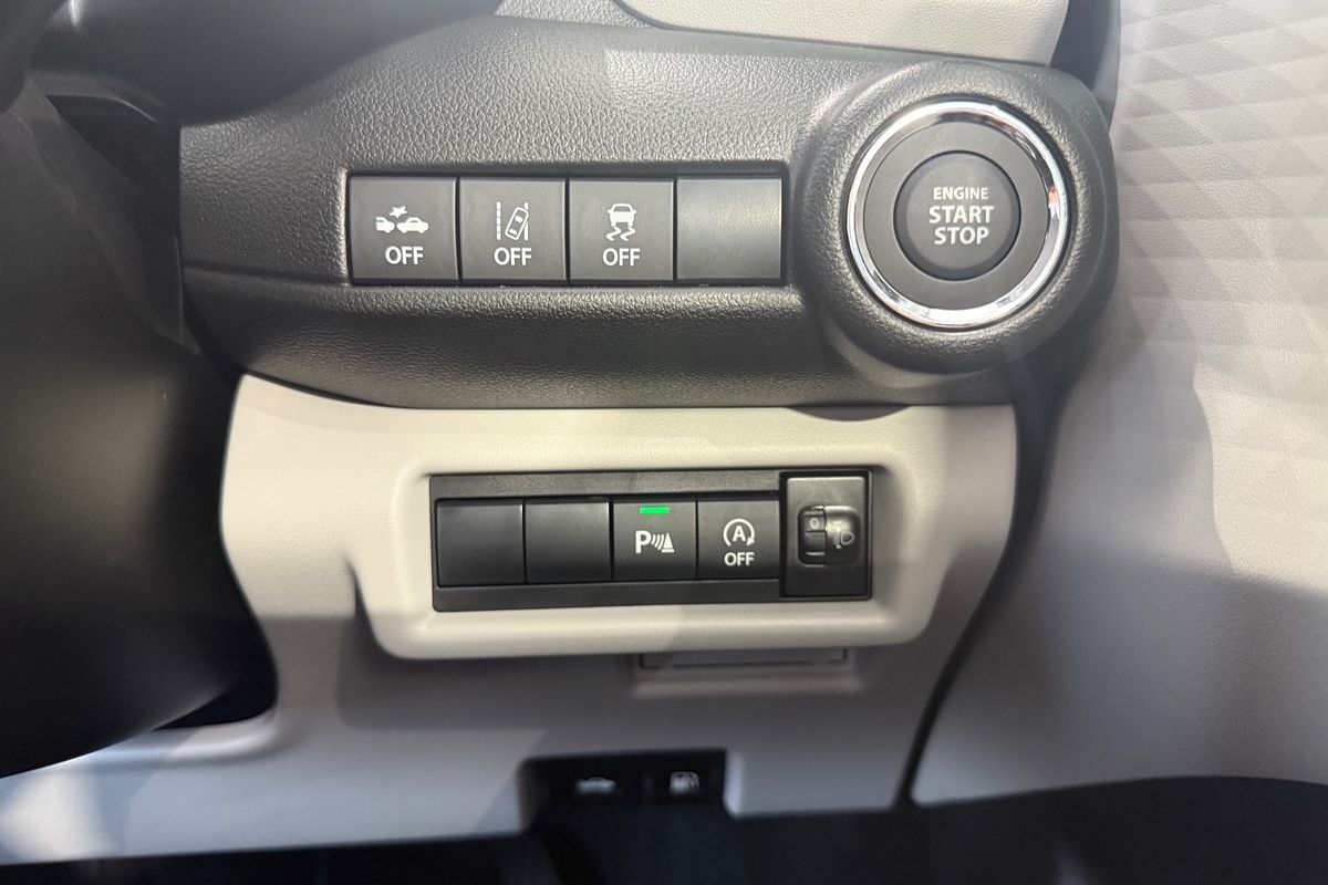 2025 Suzuki Swift Hybrid GLX UZ