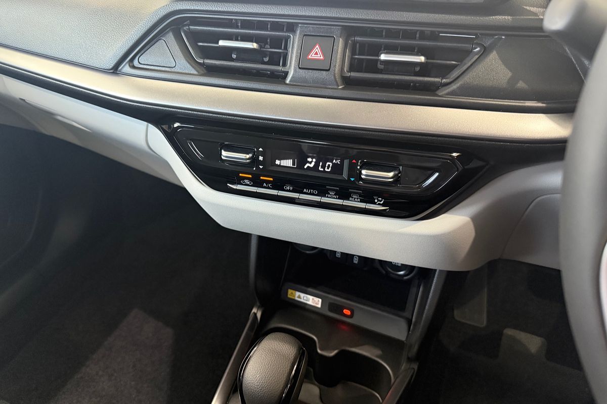 2025 Suzuki Swift Hybrid GLX UZ