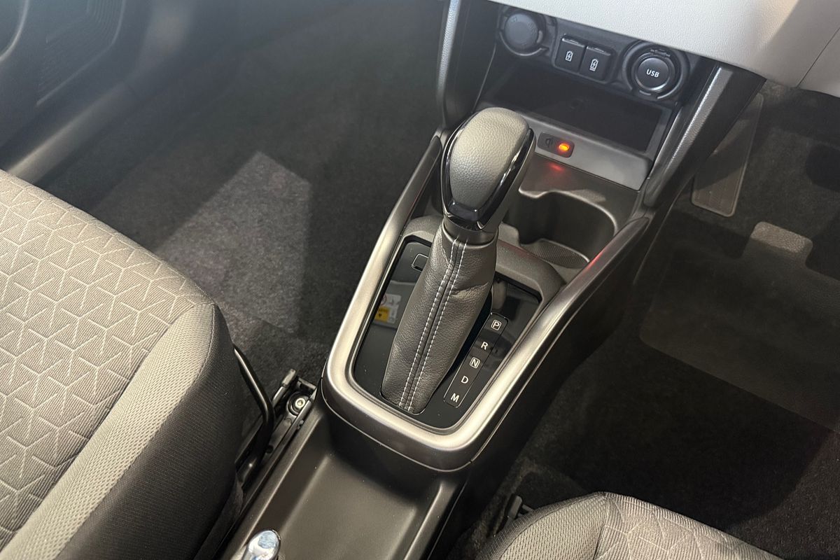 2025 Suzuki Swift Hybrid GLX UZ