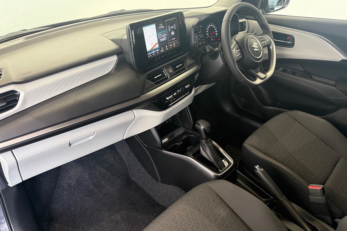 2025 Suzuki Swift Hybrid GLX UZ