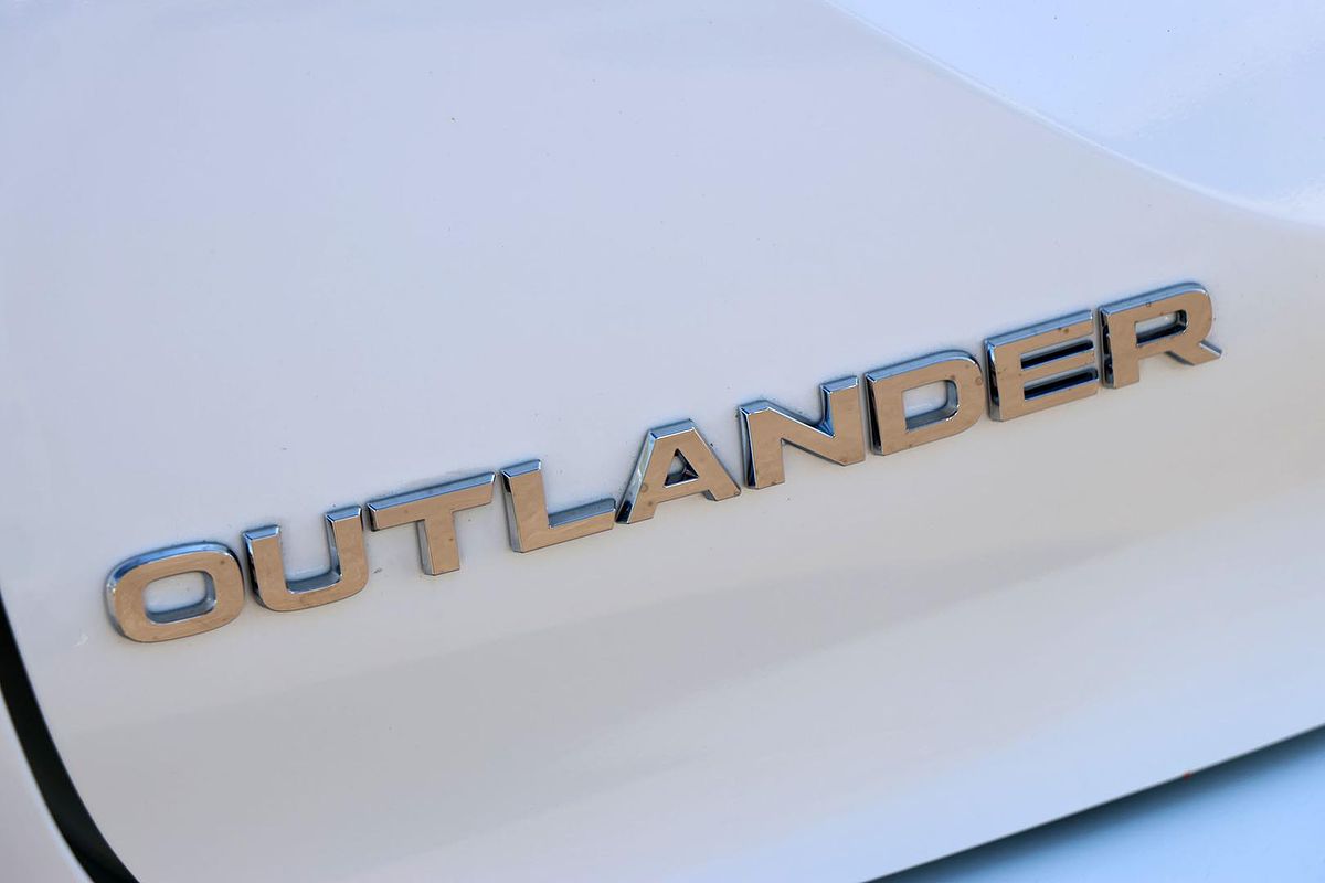 2024 Mitsubishi Outlander LS ZM