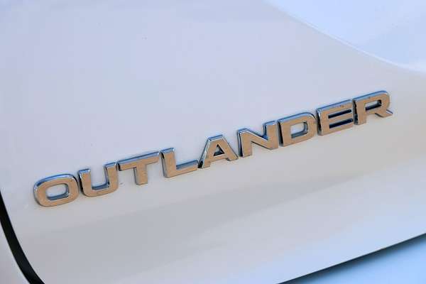 2024 Mitsubishi Outlander LS ZM
