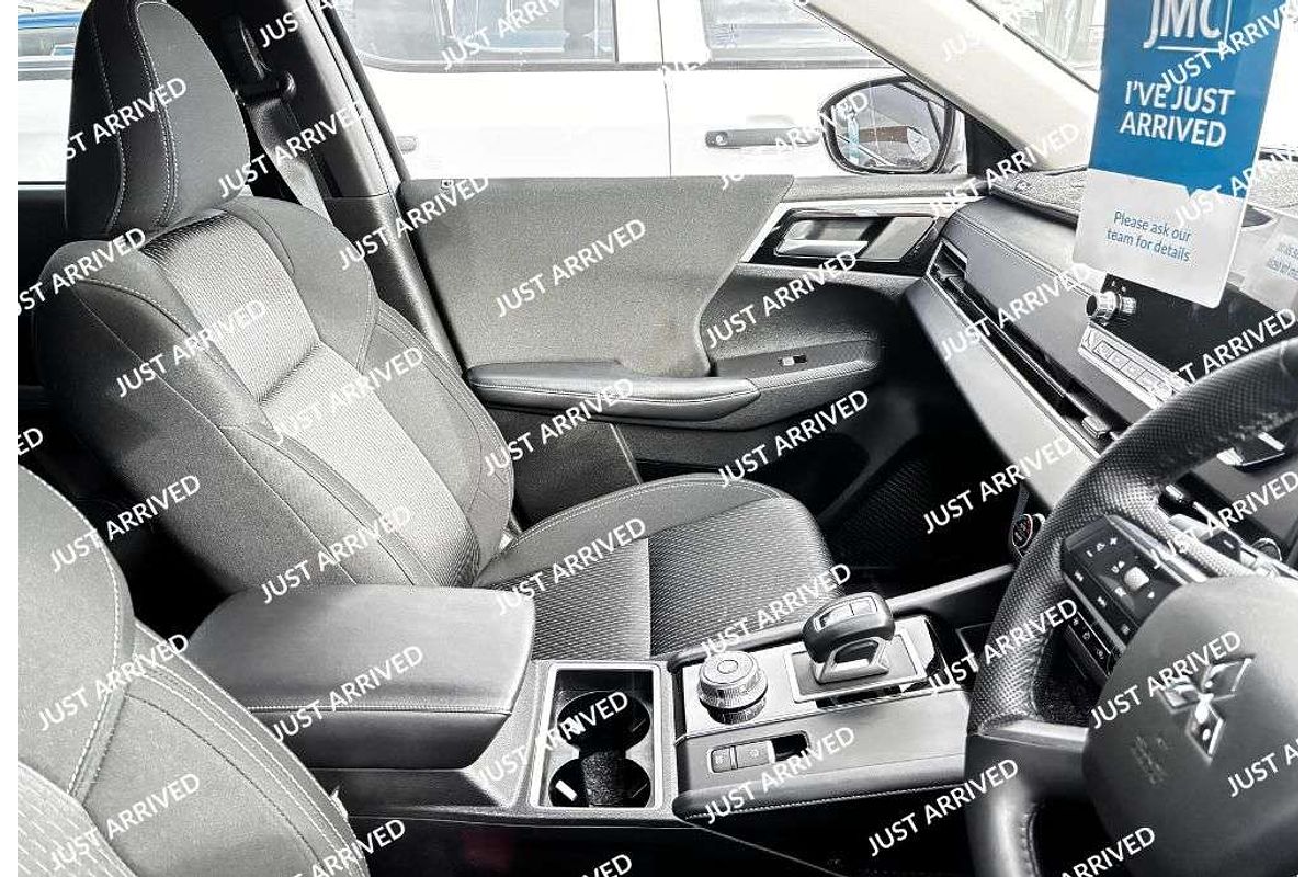 2023 Mitsubishi Outlander LS ZM