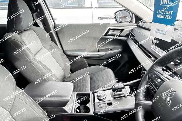 2023 Mitsubishi Outlander LS ZM