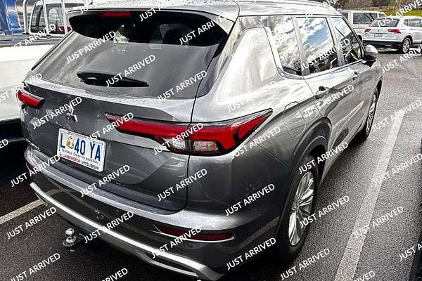 2023 Mitsubishi Outlander LS ZM