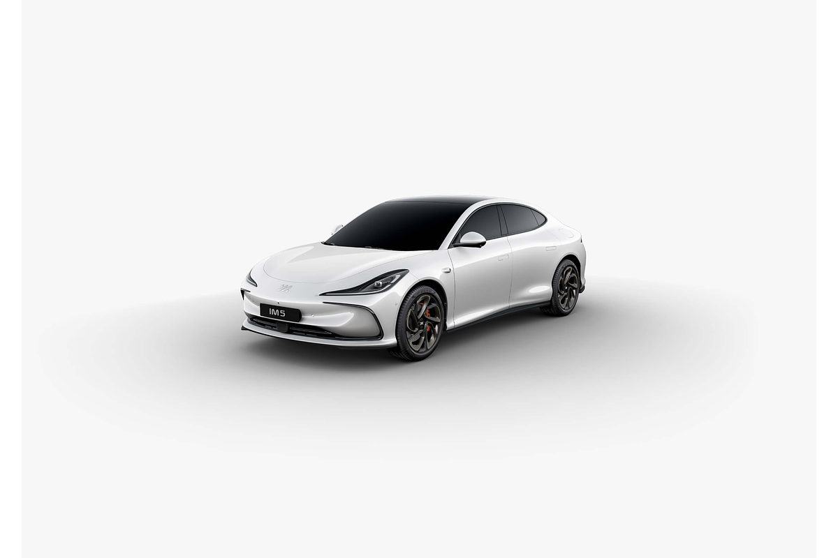 2025 MG IM5 Premium P12L