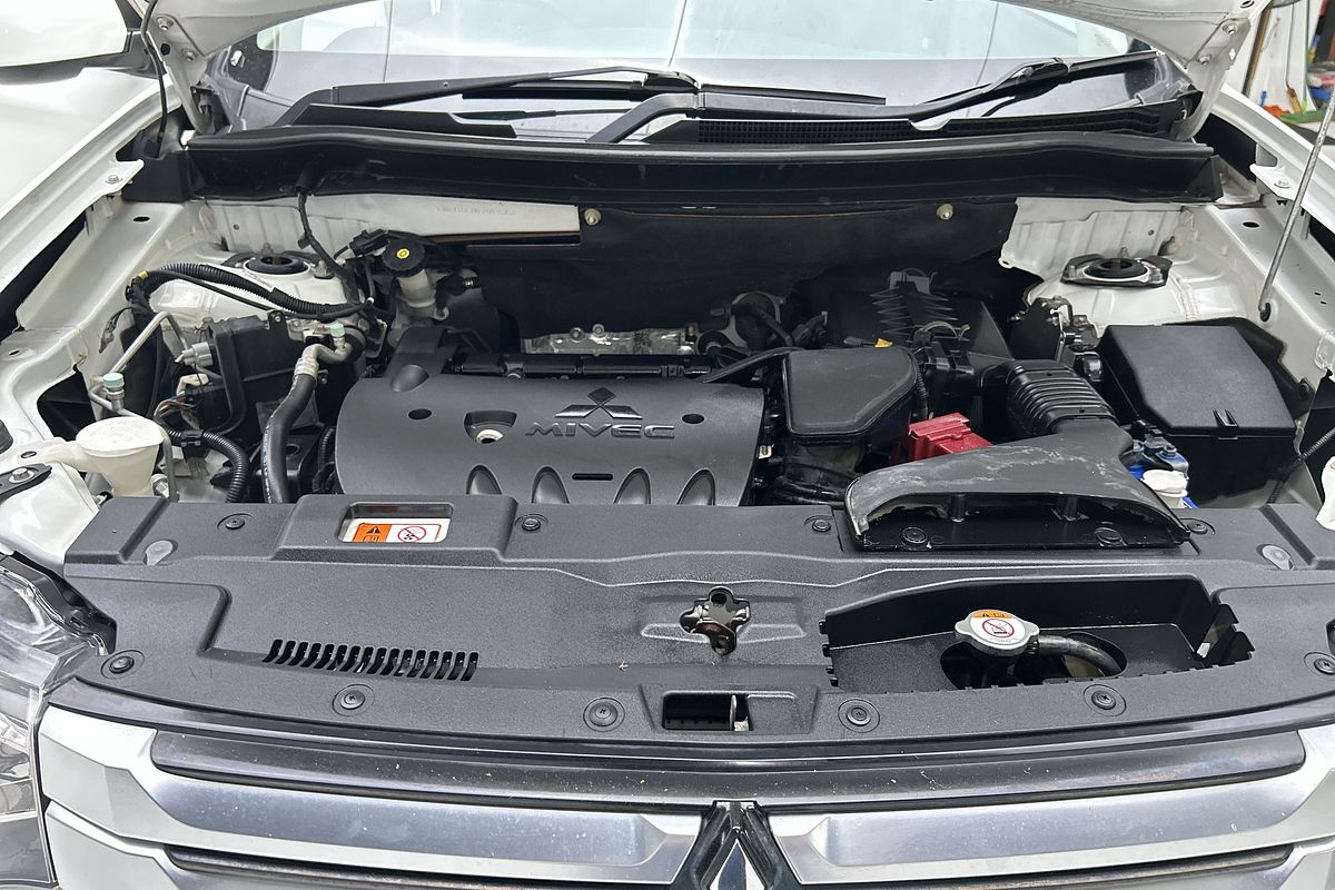 2014 Mitsubishi Outlander ES ZJ