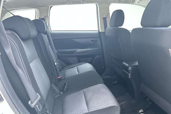 2014 Mitsubishi Outlander ES ZJ