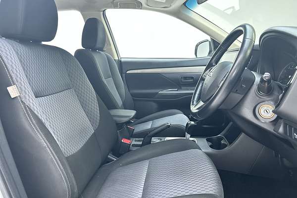 2014 Mitsubishi Outlander ES ZJ