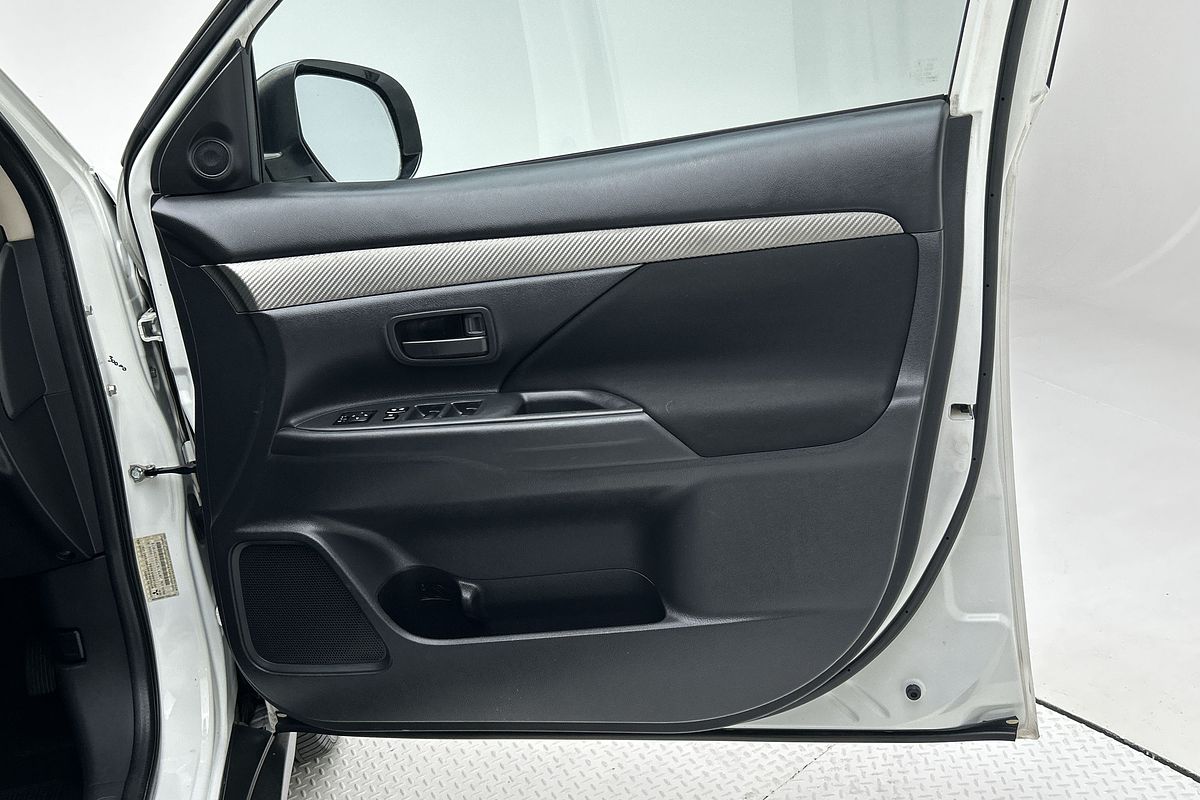 2014 Mitsubishi Outlander ES ZJ