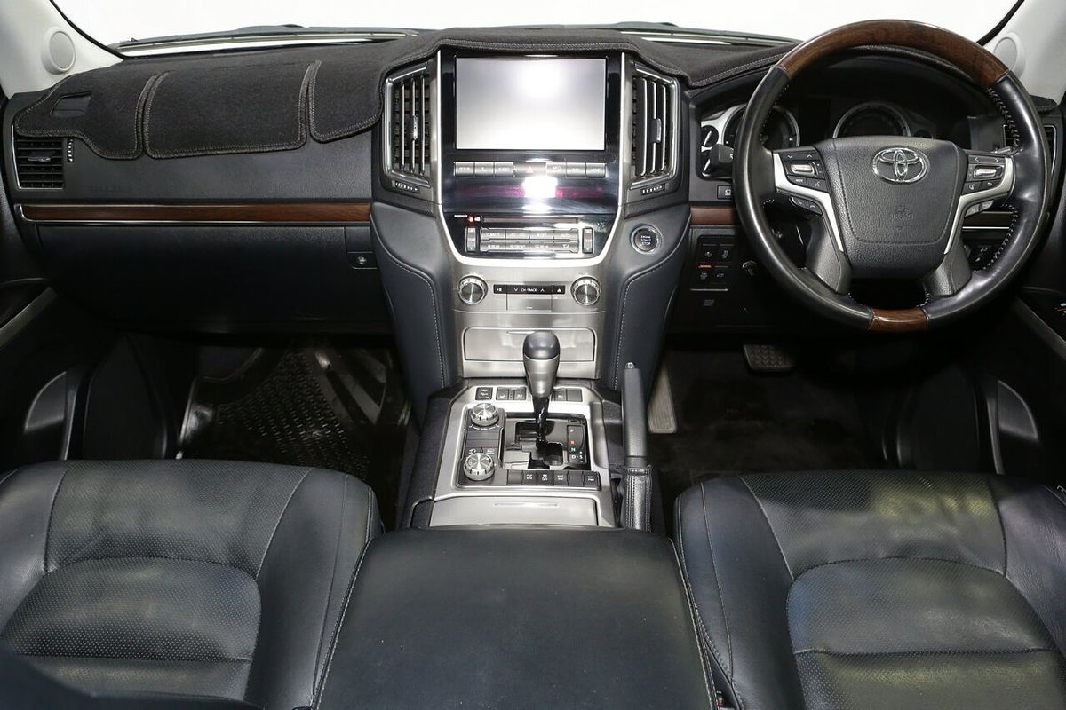 2018 Toyota Landcruiser Sahara VDJ200R