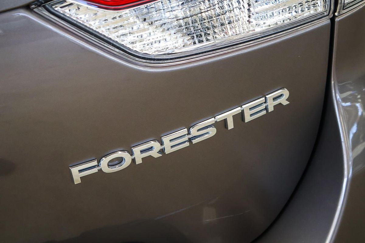 2022 Subaru Forester 2.5i-S S5