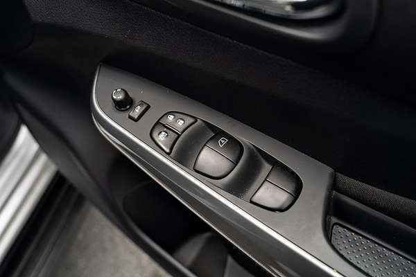 2024 Nissan Navara ST D23 4X4