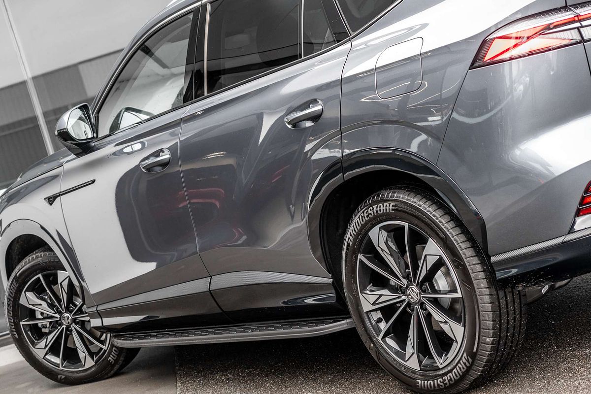 2025 MG HS Super Hybrid Essence AS33P