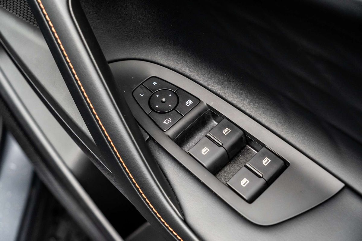 2025 MG HS Super Hybrid Essence AS33P