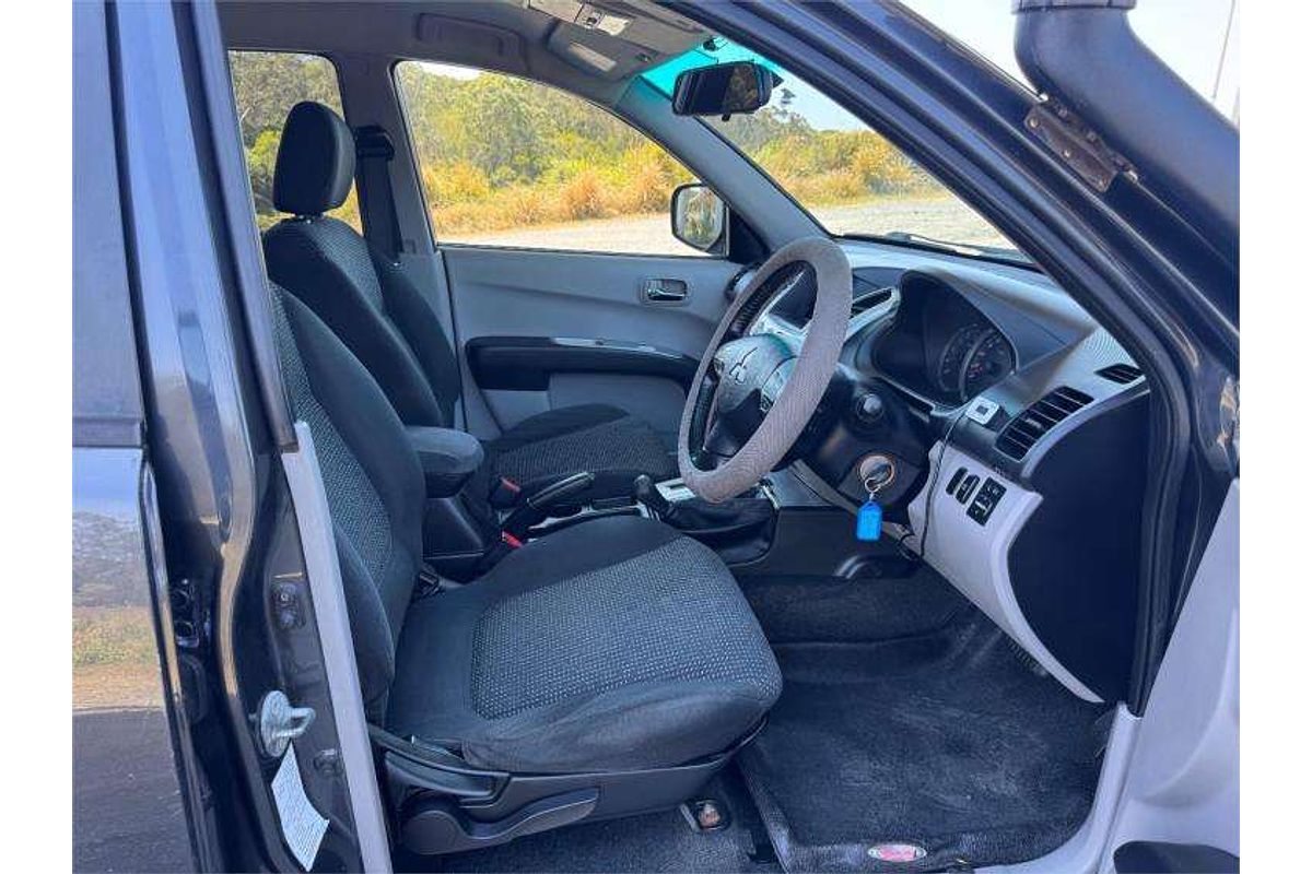 2011 Mitsubishi Triton GLX-R MN 4X4